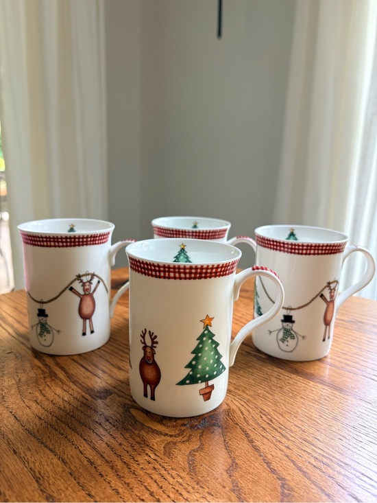 Crown Trent Designs Other - Set of 4 Crown Trent Christmas Reindeer & Tree Bone China Mug - Made in England